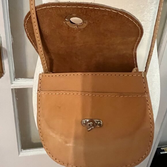 Small Leather Vintage Crossbody/Saddle Bag in Tan Brown - Picture 4 of 5